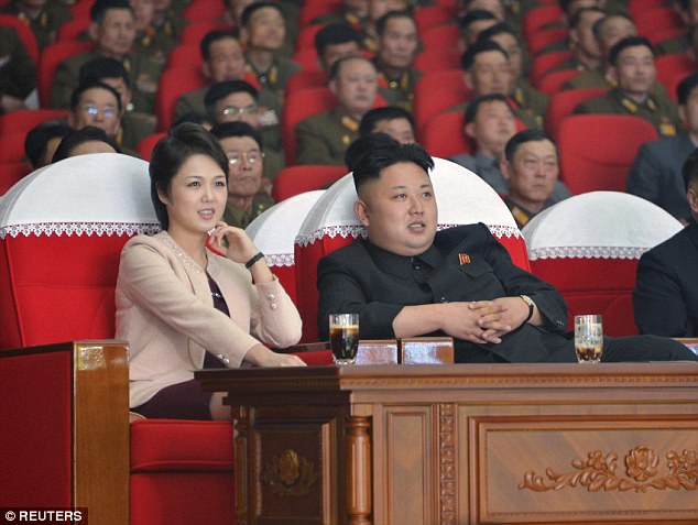 Phu nhân ông Kim Jong-un xuất hiện sau vụ thử tên lửa - 1