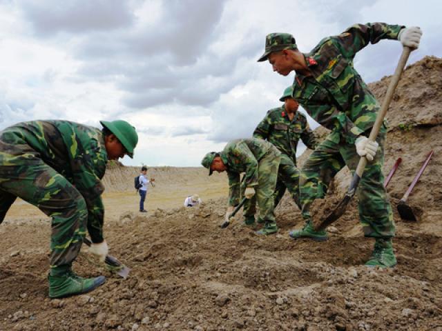 Toàn cảnh tìm hài cốt liệt sĩ ở sân bay Tân Sơn Nhất