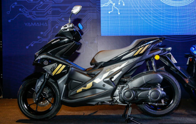 Sau khi trình diện tại sự kiện Sepang International Circuit vào năm ngoái, mới đây nhà phân phối xe máy Hong Leong Yamaha của Malaysai đã chính thức tung ấn phẩm xe ga 2017 Yamaha NVX, còn được biết đến với cái tên là Aerox ở một số nước khác, ra thị trường nước này.