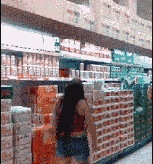 Ảnh động: Bắt gặp tình huống quái dị trong siêu thị - 1