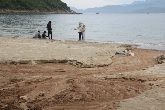 Công trình 40 móng biệt thự ở Sơn Trà đẩy bùn đất xuống biển - 1