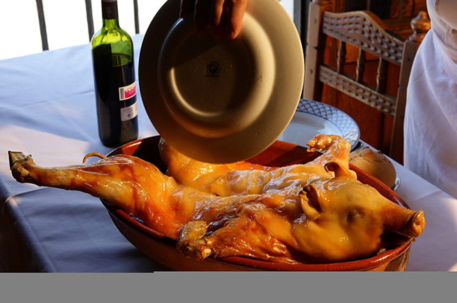 Heo sữa đút lò Tây Ban Nha cochinillo asado - “Thỏi vàng ròng” giữa trung tâm bàn tiệc - 4