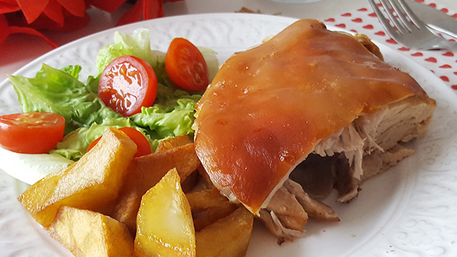 Heo sữa đút lò Tây Ban Nha cochinillo asado - “Thỏi vàng ròng” giữa trung tâm bàn tiệc - 6