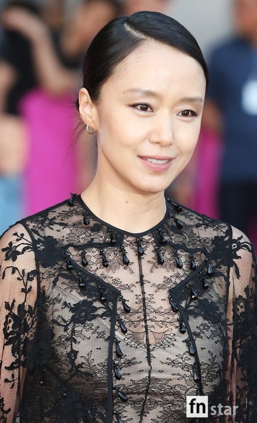 Nữ hoàng phim 19+ mặc xuyên thấu trên thảm đỏ - 3