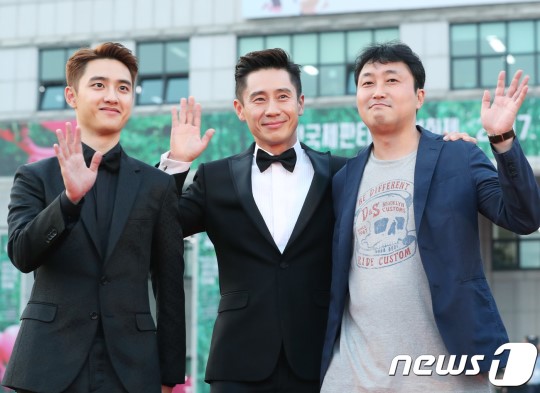 Nữ hoàng phim 19+ mặc xuyên thấu trên thảm đỏ - 11