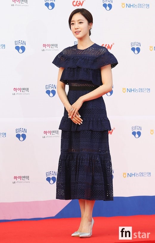 Nữ hoàng phim 19+ mặc xuyên thấu trên thảm đỏ - 15