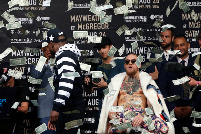 Đại chiến tỷ đô: McGregor &#34;há hốc mồm&#34; với màn ném tiền của Mayweather - 3