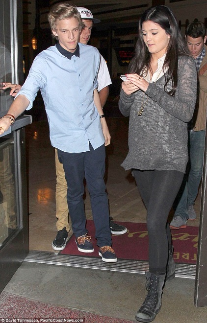 Mới 19 tuổi đã hẹn hò dàn chân dài này, Justin Bieber nước Úc bị gọi là trai hư - 8