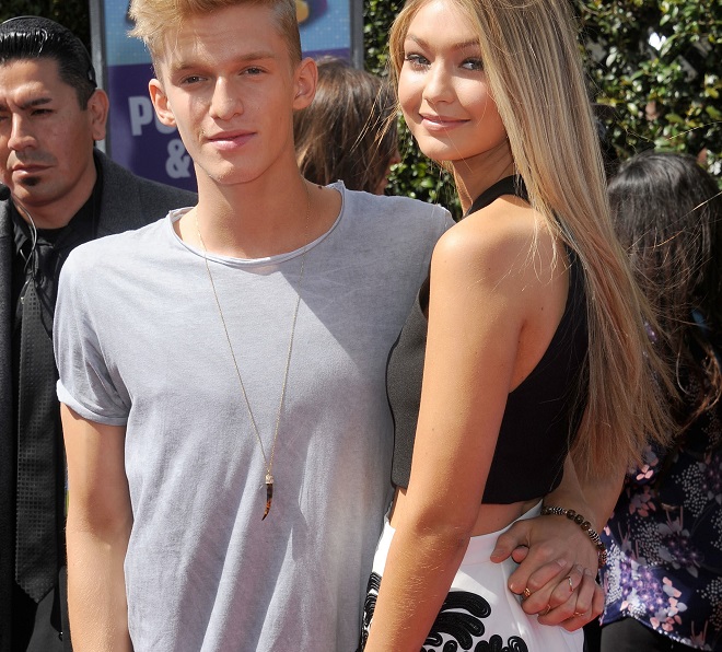 Mới 19 tuổi đã hẹn hò dàn chân dài này, Justin Bieber nước Úc bị gọi là trai hư - 11