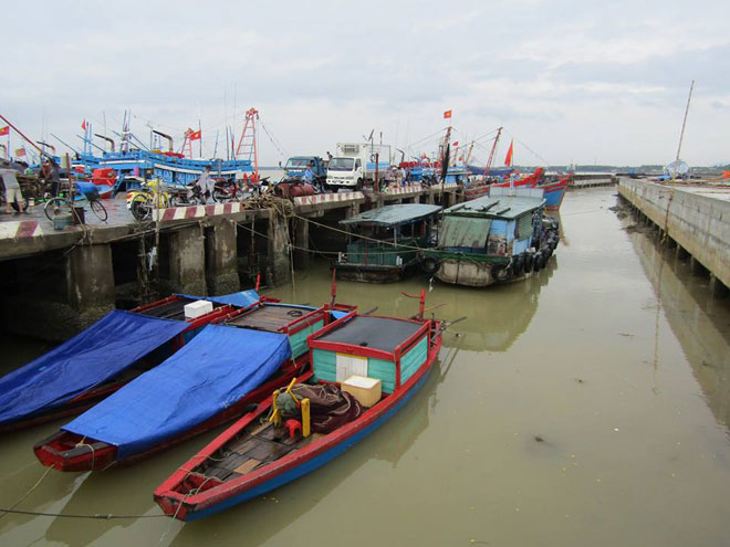 Chìm tàu ở Nghệ An: Đã cứu được 4 người, 9 người vẫn đang mất tích - 1