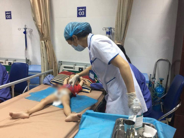 Sốc: Hàng loạt bé trai bị sùi mào gà sau khi cắt bao quy đầu ở Hưng Yên - 1