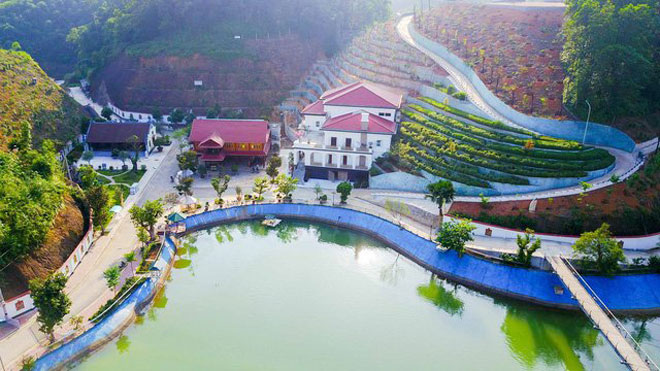 Nóng 24h qua: Dân Thủ đô “cưỡi sóng” về nhà sau bão số 2 - 3