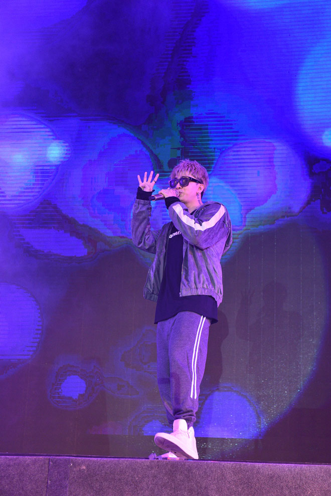 Thủy Tiên khoe dáng nuột nà, gây hiểu lầm vì đồ quá bó - 8