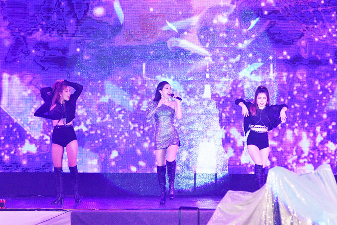 Thủy Tiên khoe dáng nuột nà, gây hiểu lầm vì đồ quá bó - 7