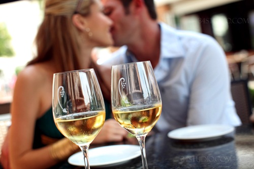 Biết uống rượu sẽ giúp vợ chồng hạnh phúc hơn - 1