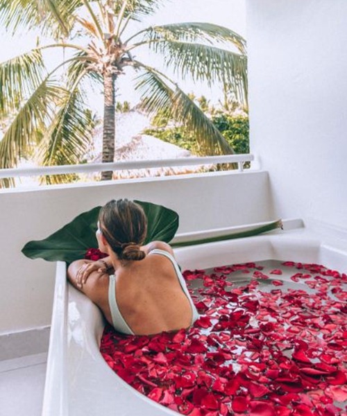 1001 kiểu bikini giúp bạn quên nỗi buồn "màn hình phẳng" - 15