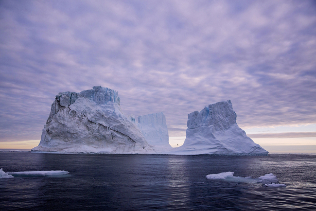 Federico Modica với hình ảnh phía Đông đảo Greenland – một trong những hòn đảo lớn nhất trái đất. Anh đã gia nhập một đoàn thám hiểm và rời khỏi Italia 20 ngày để dành thời gian cho hành trình này, tìm kiếm các bức hình ấn tượng nhất từ những tảng băng trôi.
