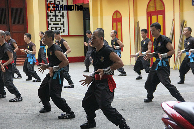 Cao thủ Nam Huỳnh Đạo múa võ dưới mưa, Flores tìm Huỳnh Tuấn Kiệt đầy bí ẩn - 3