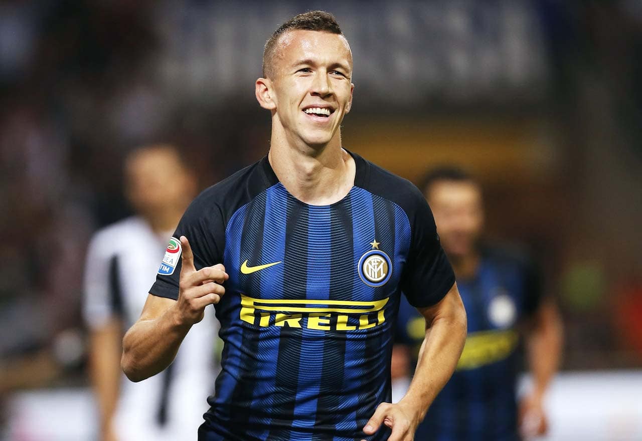 MU đổi Martial lấy Perisic: Không khéo “mất cả chì lẫn chài” - 2