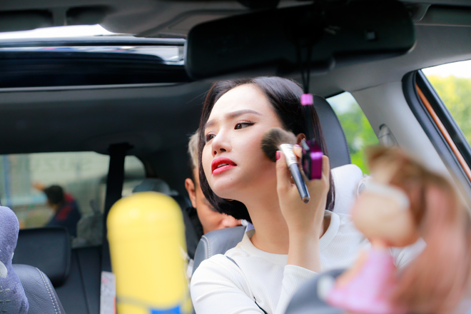 "Sếp nữ" Miu Lê nhí nhảnh bên Hoa hậu làng hài Việt - 8