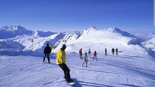 Pháp là một trong những nơi có địa hình trượt tuyết tuyệt vời nhất châu Âu, với các khu nghỉ mát liên kết trải dài trên dãy núi Alps và Pyrenees. Trong đó, Val d'Isere là một trong những khu vực đẹp và hoàn hảo nhất.