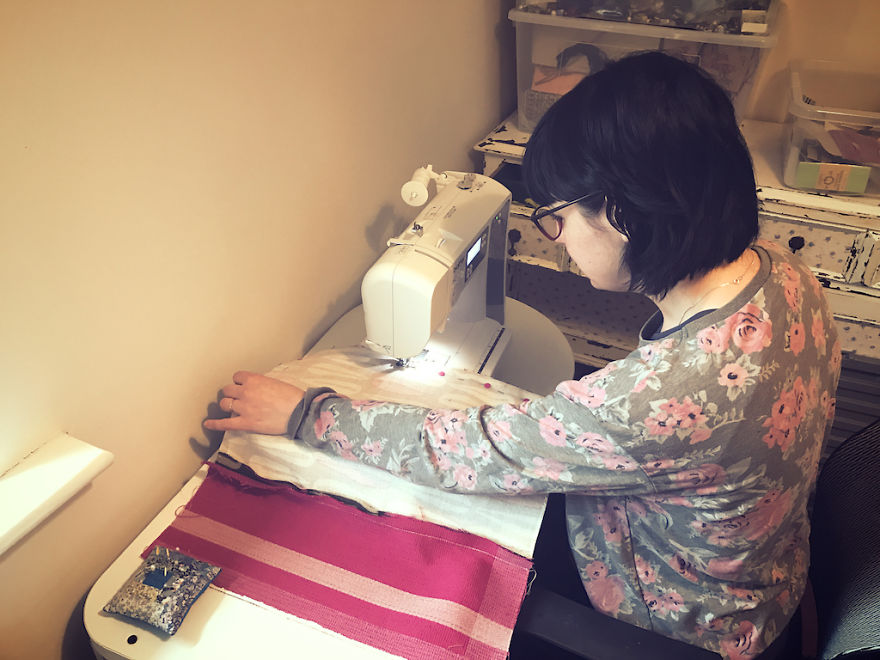 Mê tít “căn hộ” tuyệt đẹp trên chiếc xe bỏ đi của đôi vợ chồng trẻ - 4