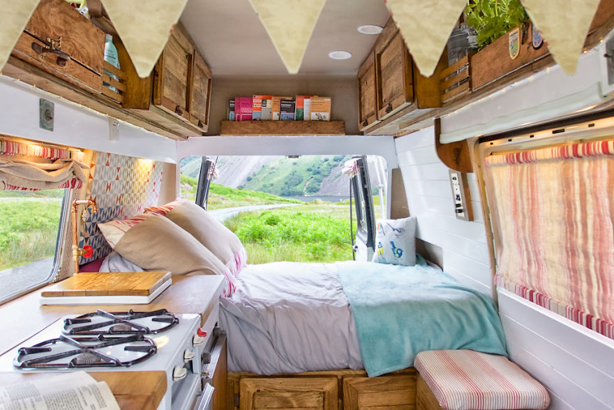 Mê tít “căn hộ” tuyệt đẹp trên chiếc xe bỏ đi của đôi vợ chồng trẻ - 10