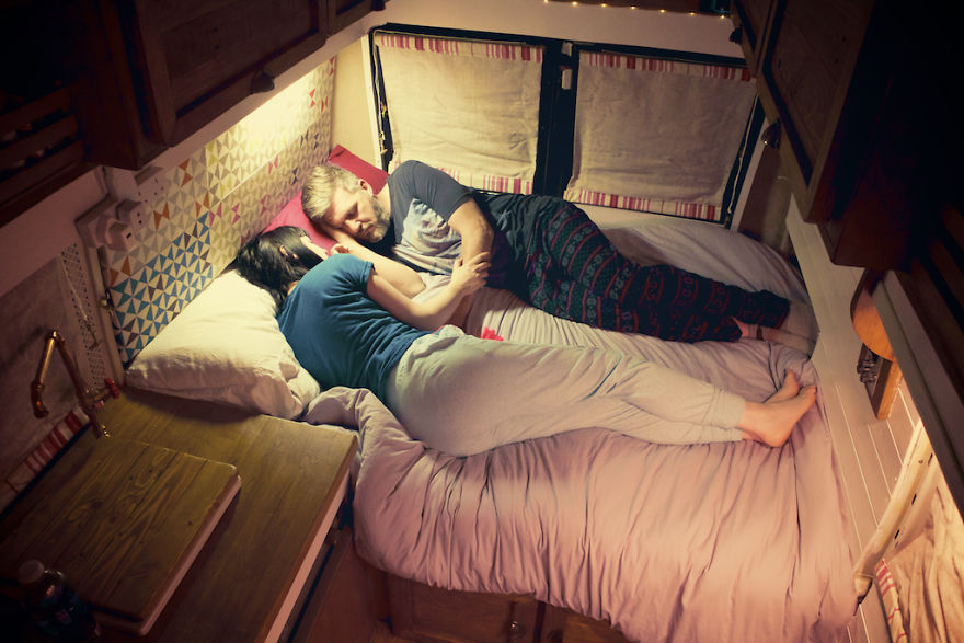 Mê tít “căn hộ” tuyệt đẹp trên chiếc xe bỏ đi của đôi vợ chồng trẻ - 15