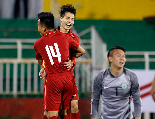 Văn Toàn & bàn thắng "nịnh" bạn gái xinh như hotgirl - 3