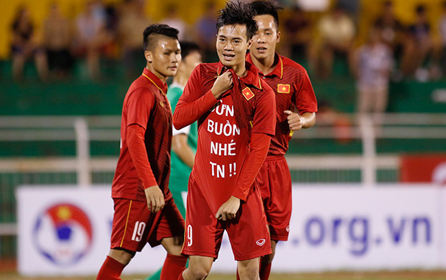 Văn Toàn & bàn thắng "nịnh" bạn gái xinh như hotgirl - 5