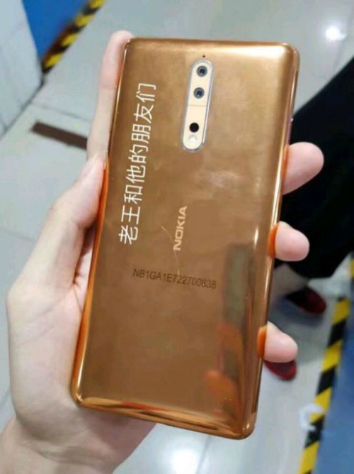 Bất ngờ xuất hiện phiên bản Nokia 8 màu vàng đồng - 2