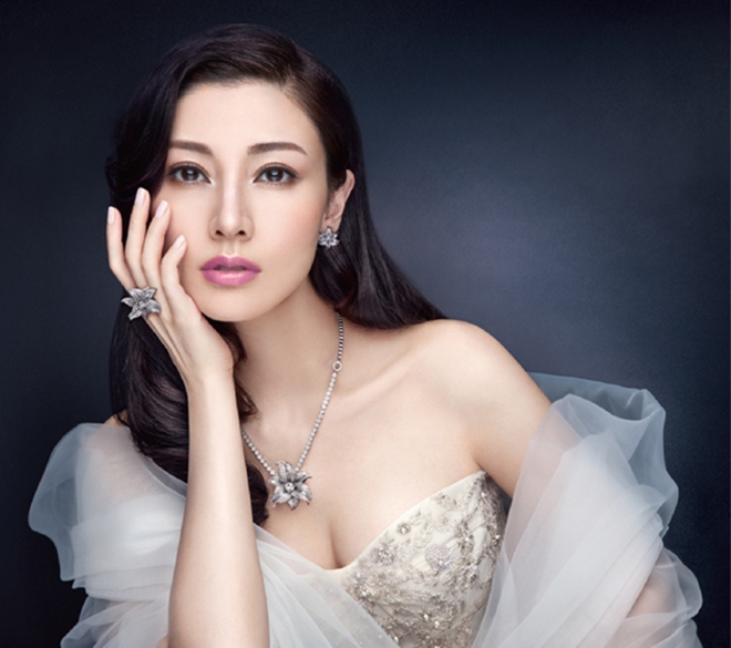 Sống trong nhung lụa, hoa hậu U50 trẻ đẹp như gái 18 - 12