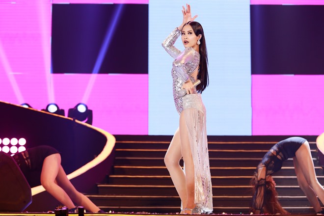 Cảnh tượng này khiến Mỹ Tâm suýt phát khóc ở sân vận động - 10