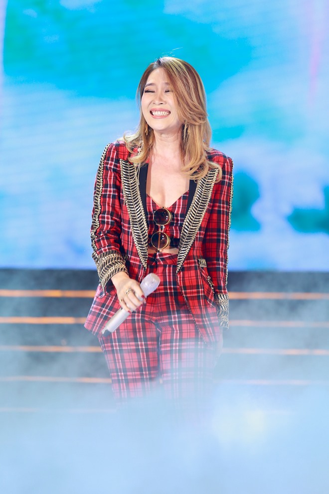 Cảnh tượng này khiến Mỹ Tâm suýt phát khóc ở sân vận động - 9