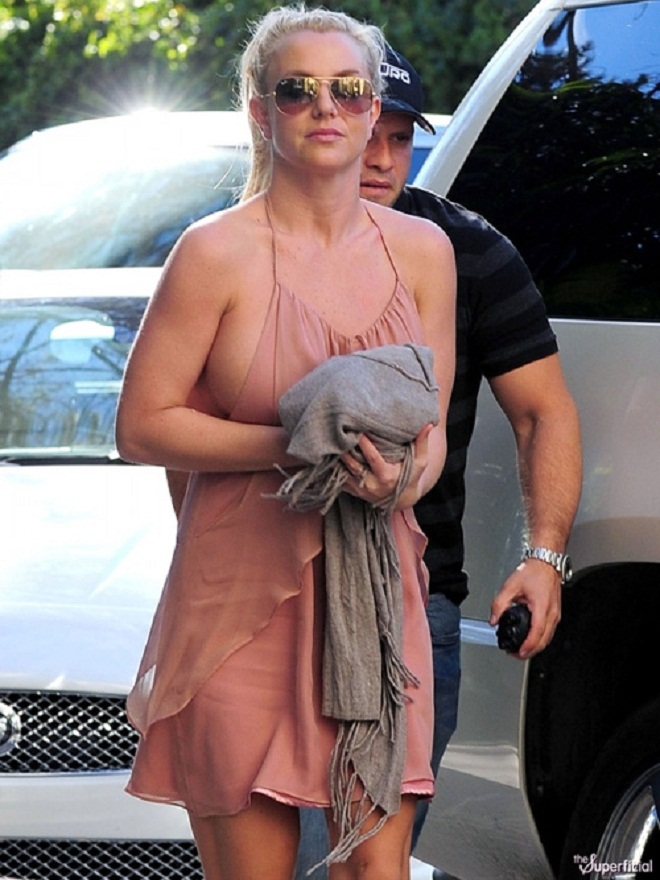 Ra đường chẳng cần nội y, chỉ có thể là sao Hollywood - 4