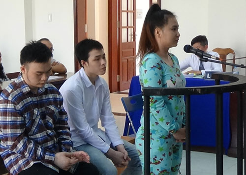 Sơ thẩm lần hai vụ 2 sinh viên thuê người tạt axít bạn học - 1