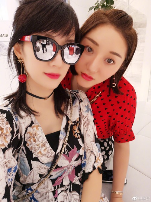 Mỹ nữ lấy tỷ phú: Người khoe khoang tài sản, kẻ ăn mặc "xuề xòa" - 2