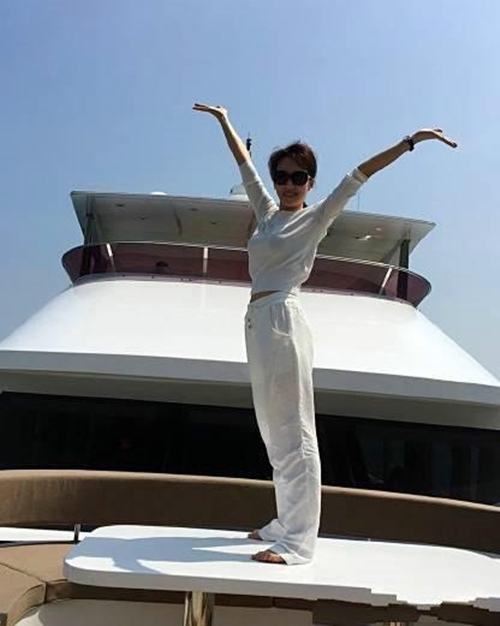 Mỹ nữ lấy tỷ phú: Người khoe khoang tài sản, kẻ ăn mặc "xuề xòa" - 6