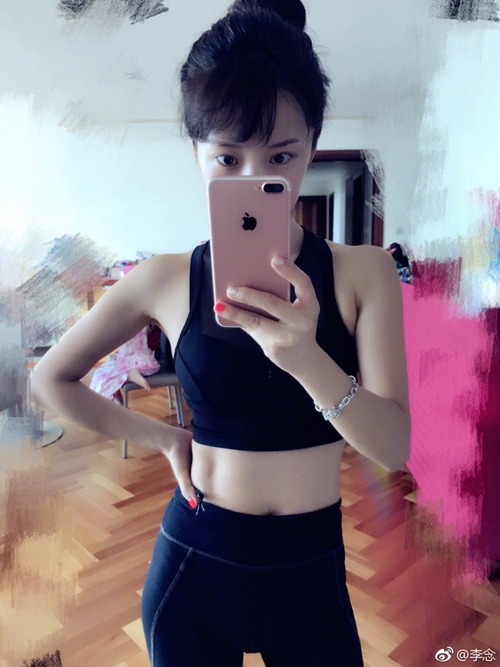 Mỹ nữ lấy tỷ phú: Người khoe khoang tài sản, kẻ ăn mặc "xuề xòa" - 12