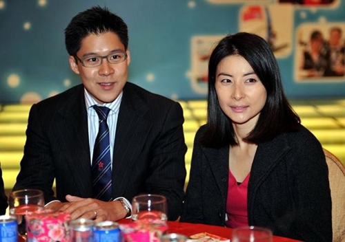 Mỹ nữ lấy tỷ phú: Người khoe khoang tài sản, kẻ ăn mặc "xuề xòa" - 2