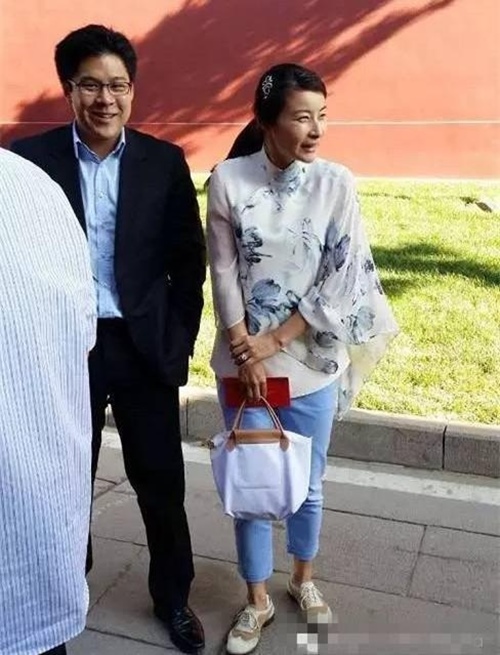 Mỹ nữ lấy tỷ phú: Người khoe khoang tài sản, kẻ ăn mặc "xuề xòa" - 3