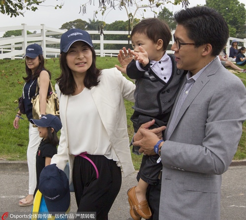 Mỹ nữ lấy tỷ phú: Người khoe khoang tài sản, kẻ ăn mặc "xuề xòa" - 7