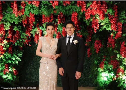 Mỹ nữ lấy tỷ phú: Người khoe khoang tài sản, kẻ ăn mặc "xuề xòa" - 9