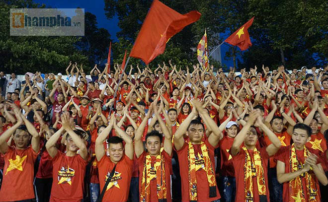 U23 Việt Nam “chiến” U23 Hàn Quốc: Người đẹp mở hội - 1