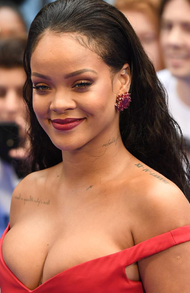 Nghẹt thở vì Rihanna khoe vẻ phồn thực dự ra mắt phim - 2