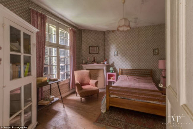 Căn phòng màu hồng này trông vẫn như mới, dù bị bỏ hoang gần 2 thập kỷ.