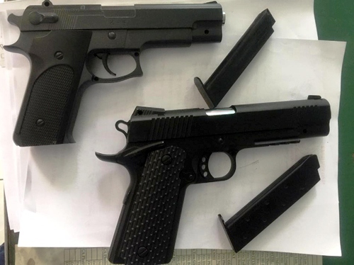 Lời khai thanh niên dùng súng dọa "xử" tài xế taxi - 2