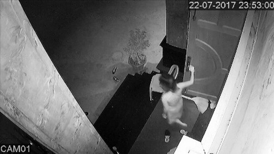 Clip: Hoảng hồn phát hiện kẻ trộm dưới gầm giường - 3
