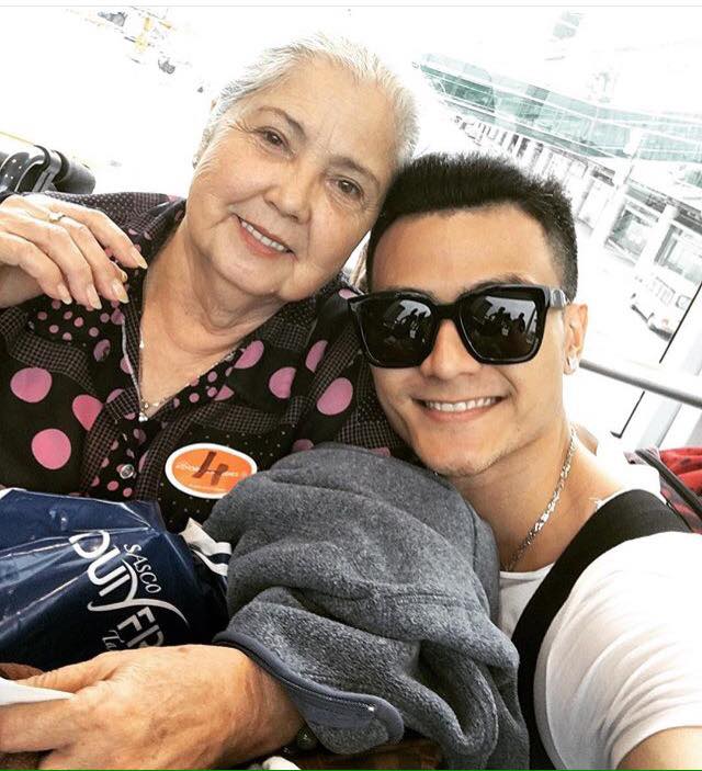 Hoài Linh đăng ảnh chân thon không kém cạnh Hà Hồ - 7