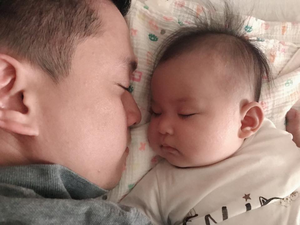 Hoài Linh đăng ảnh chân thon không kém cạnh Hà Hồ - 12